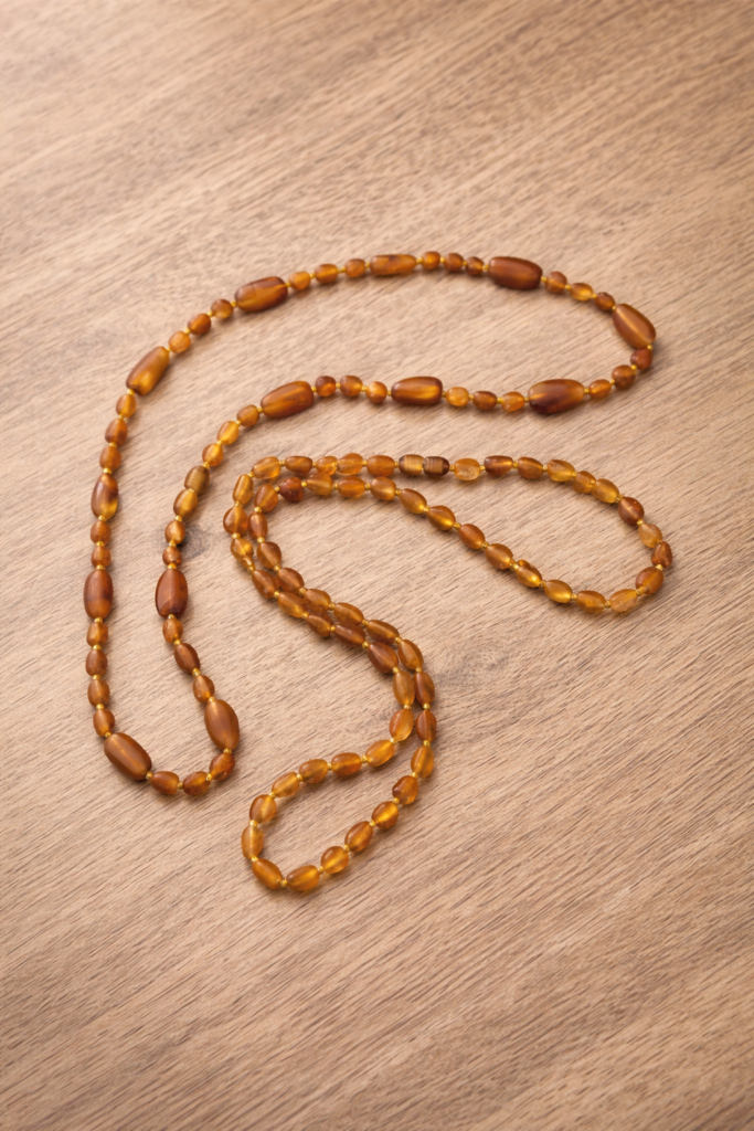 Kahverengi Cilasız Kehribar Yetişkin Kolye